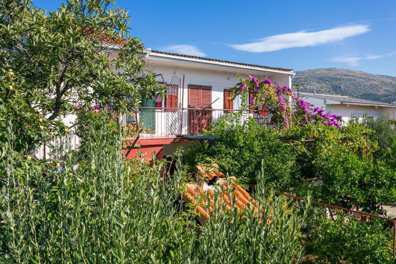 Apartments By The Sea Seget Vranjica, Trogir - 1038 エクステリア 写真